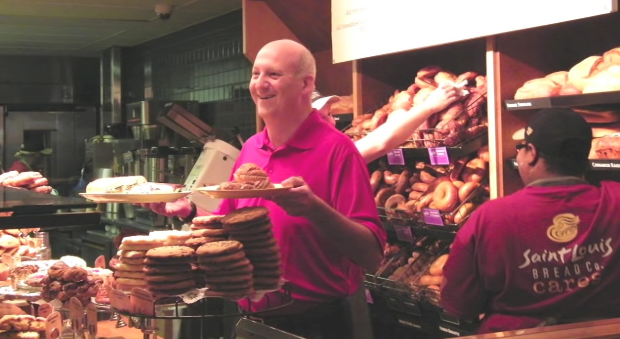 “As pessoas não entenderam quando diziam: ‘não tenho dinheiro’, e nós respondíamos: ‘você não precisa ter’”, explicava Ron Shaich, fundador da Panera Cares