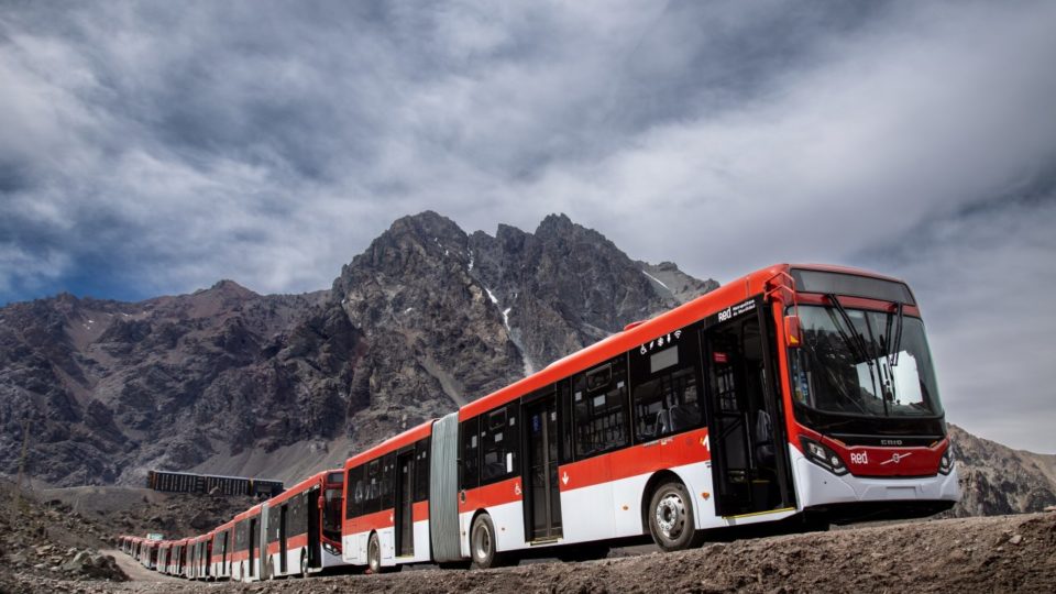 Veículos percorreram 2,7 mil km para chegar a Santiago.