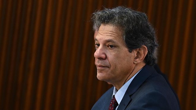 Tributação dos combustíveis expõe contradições do governo petista
