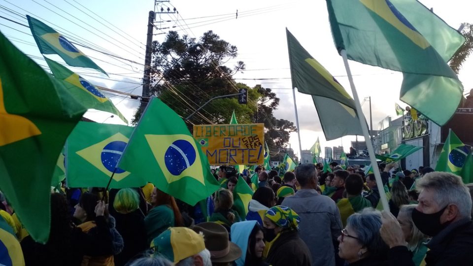Manifestantes em frente ao quartel do Bacacheri, em Curitiba, no início de novembro de 2022.