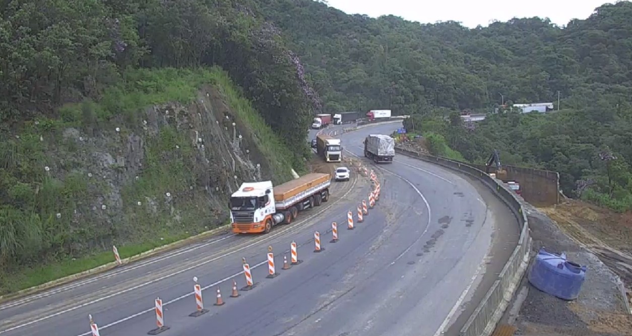 Fila de veículos na BR-376