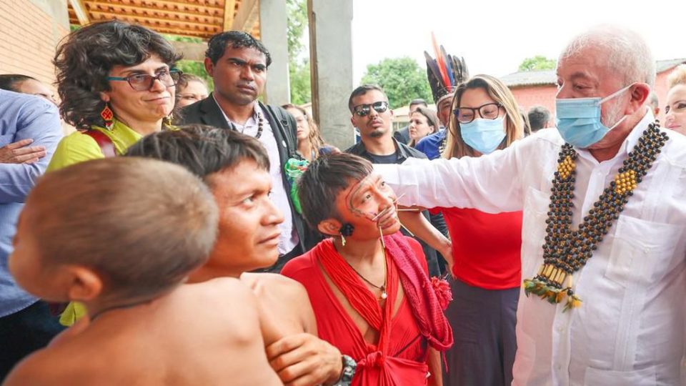 Após decretação de emergência sanitária em aldeias, comitiva do governo visita Roraima