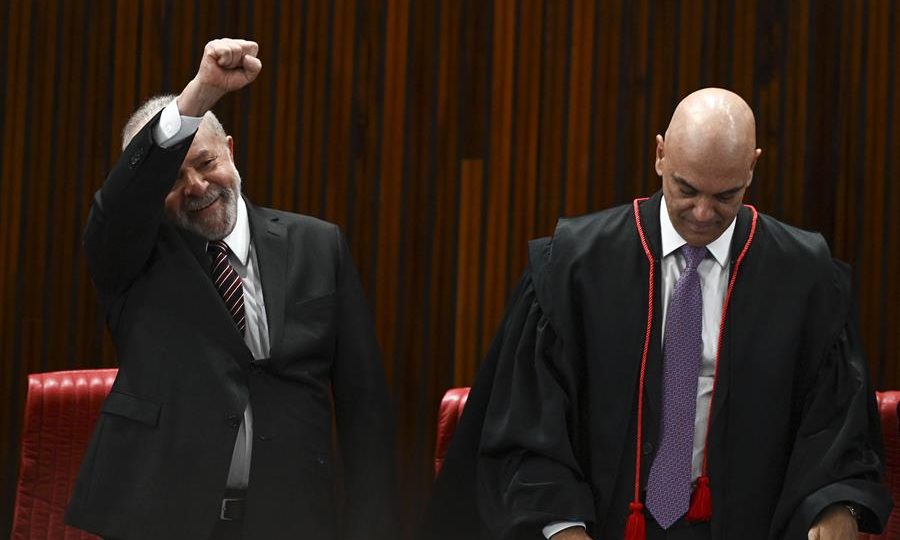 Lula e o ministro Alexandre de Moraes, durante o ato de diplomação da Presidência da República, em dezembro