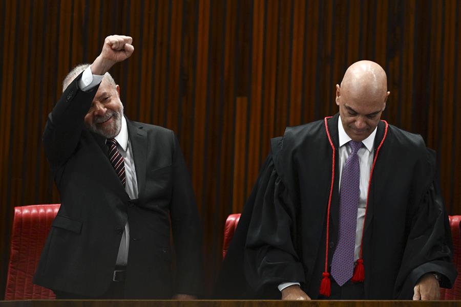 Lula e o ministro Alexandre de Moraes, durante o ato de diplomação da Presidência da República, em dezembro