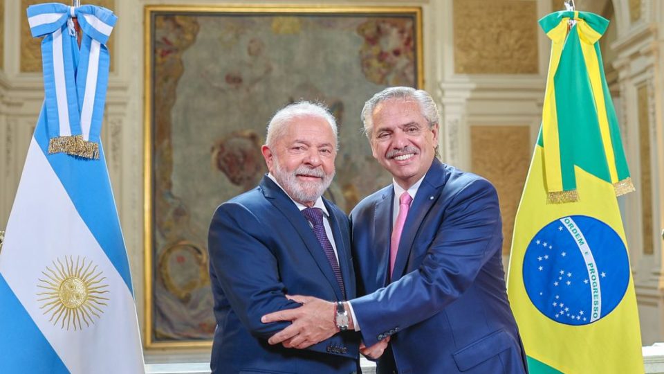 O presidente da República, Luiz Inácio Lula da Silva, durante reunião com o presidente da Argentina, Alberto Fernández, em Buenos Aires, no dia 23 de janeiro de 2023