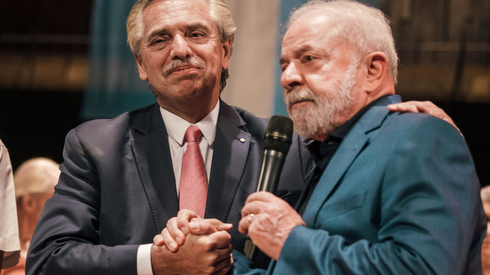 Argentina busca construir Mercosul "mais poderoso" com Brasil