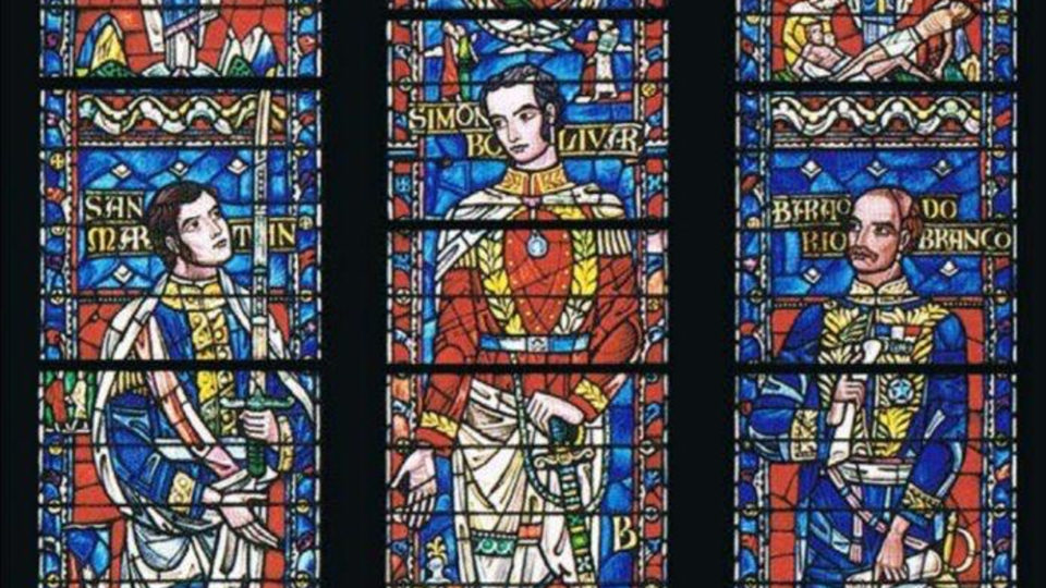 Vitral na Catedral Nacional de Washington mostra José de San Martín, Simón Bolívar e o Barão do Rio Branco