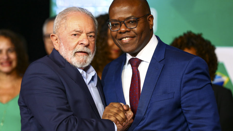 Governo Lula abre espaço para linguagem neutra; entenda por que isso é um erro