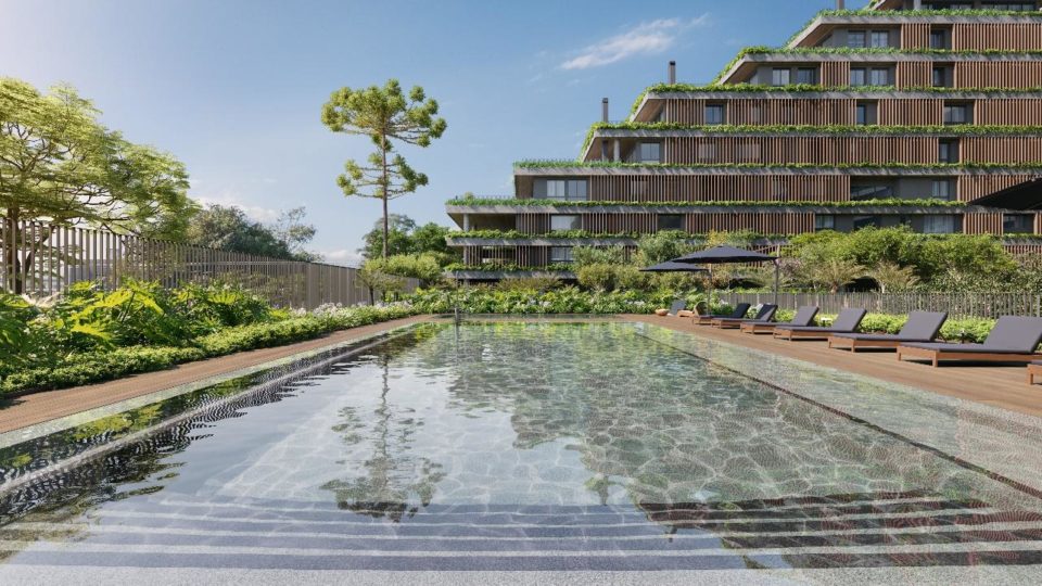 A piscina descoberta do KAÁ garante conexão com a natureza e momentos de relaxamento para adultos e crianças