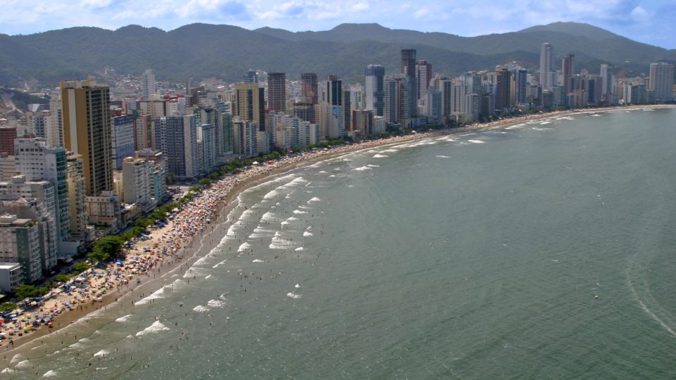 Orla de Balneário Camboriú antes do engordamento