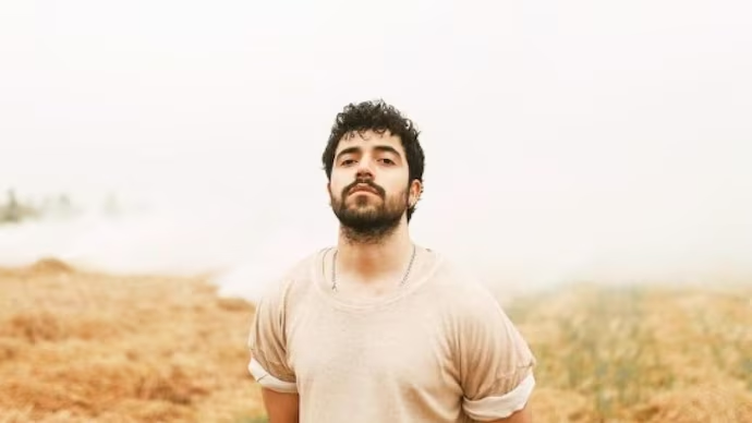 Cantor iraniano ganha Grammy com hino contra repressão no país