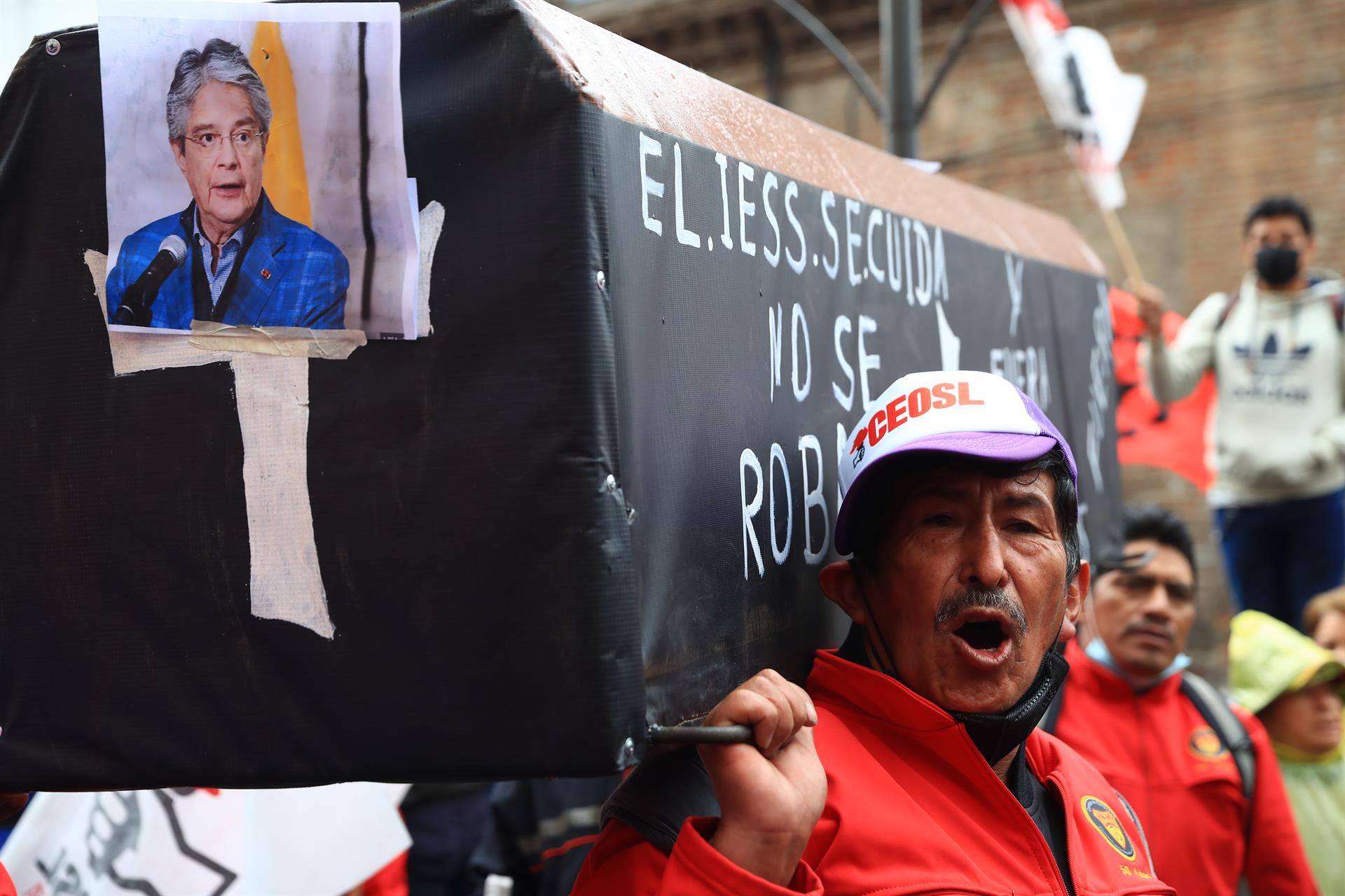 Integrantes da Frente Única dos Trabalhadores protestam contra o governo de Guillermo Lasso, em Quito, Equador, no dia 19 de janeiro de 2023.