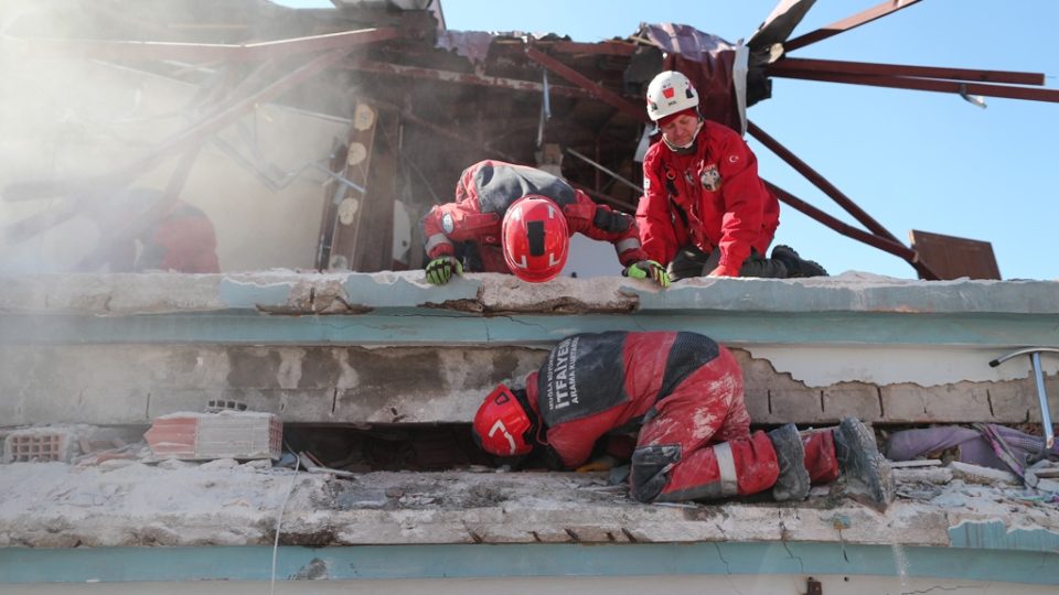 Mortes pelo terremoto na Síria e Turquia ultrapassam os 17 mil