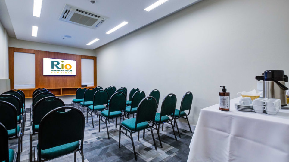 O Rio Hotel by Bourbon Campinas oferece salas de diferentes tamanhos e um auditório para você realizar o evento da sua empresa.