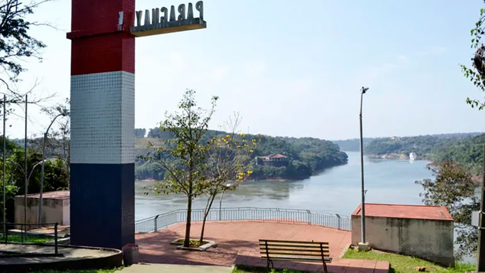 A natureza do Marco das Três Fronteiras do Paraguai é uma bela distração.