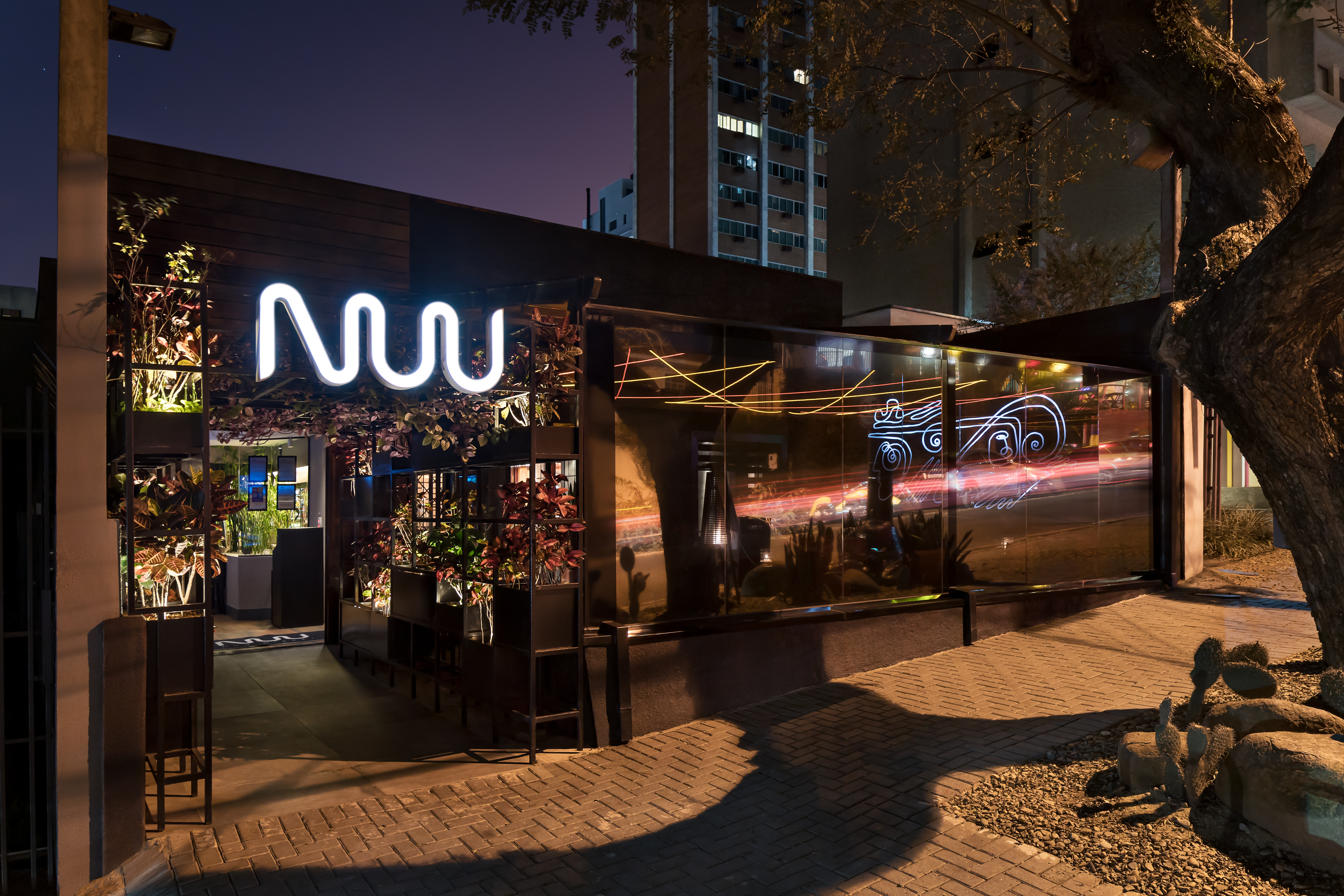 De terça a quinta, Nuu Nikkei tem rolha livre e cardápio especial para delivery.