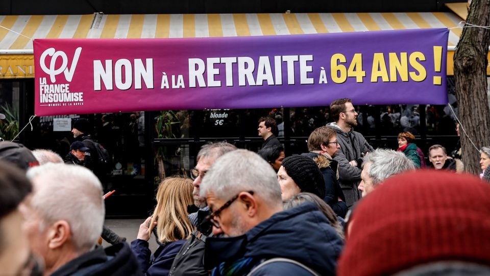Deputados não votam reforma da previdência na França e texto vai para o Senado