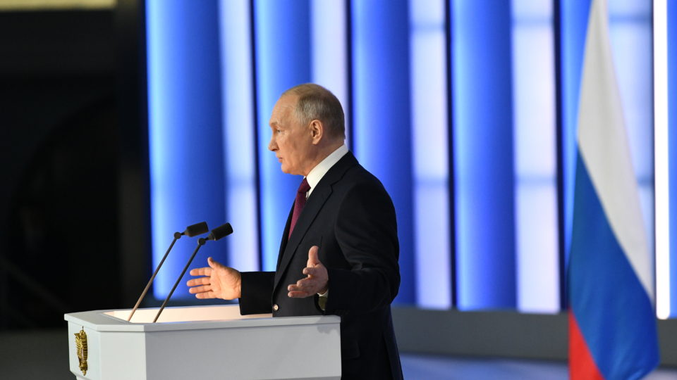 Otan responde discurso de Putin e afirma que ninguém está atacando a Rússia.