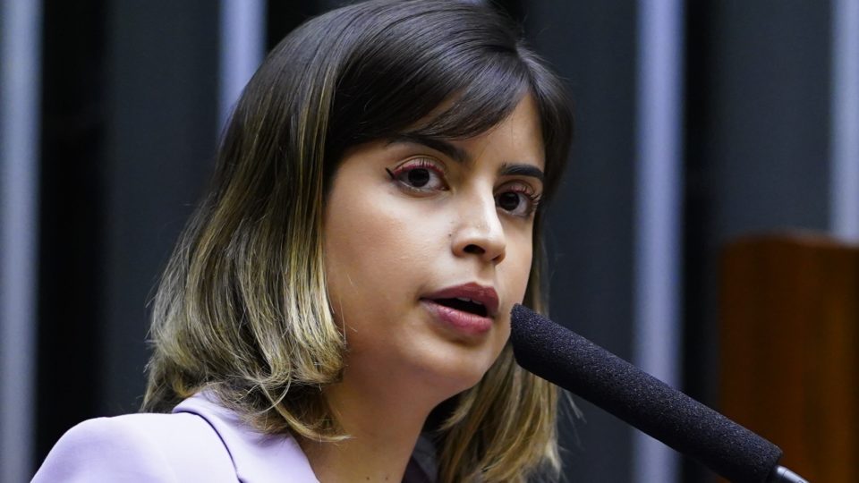 Tabata Amaral piada
