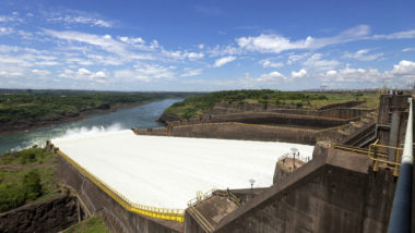 Decisões estratégicas de Itaipu dependem de consenso entre Brasil e Paraguai.