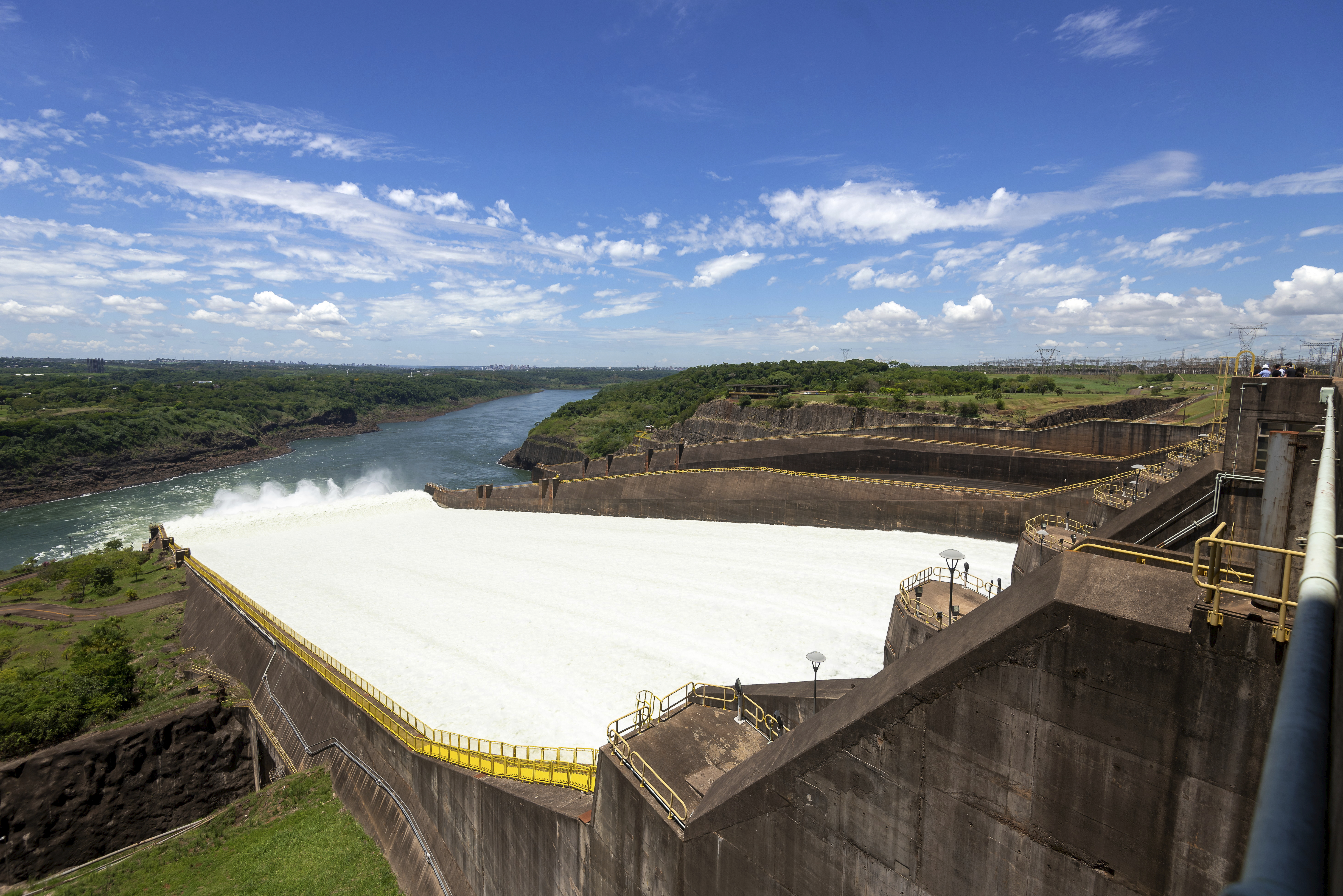 Decisões estratégicas de Itaipu dependem de consenso entre Brasil e Paraguai.