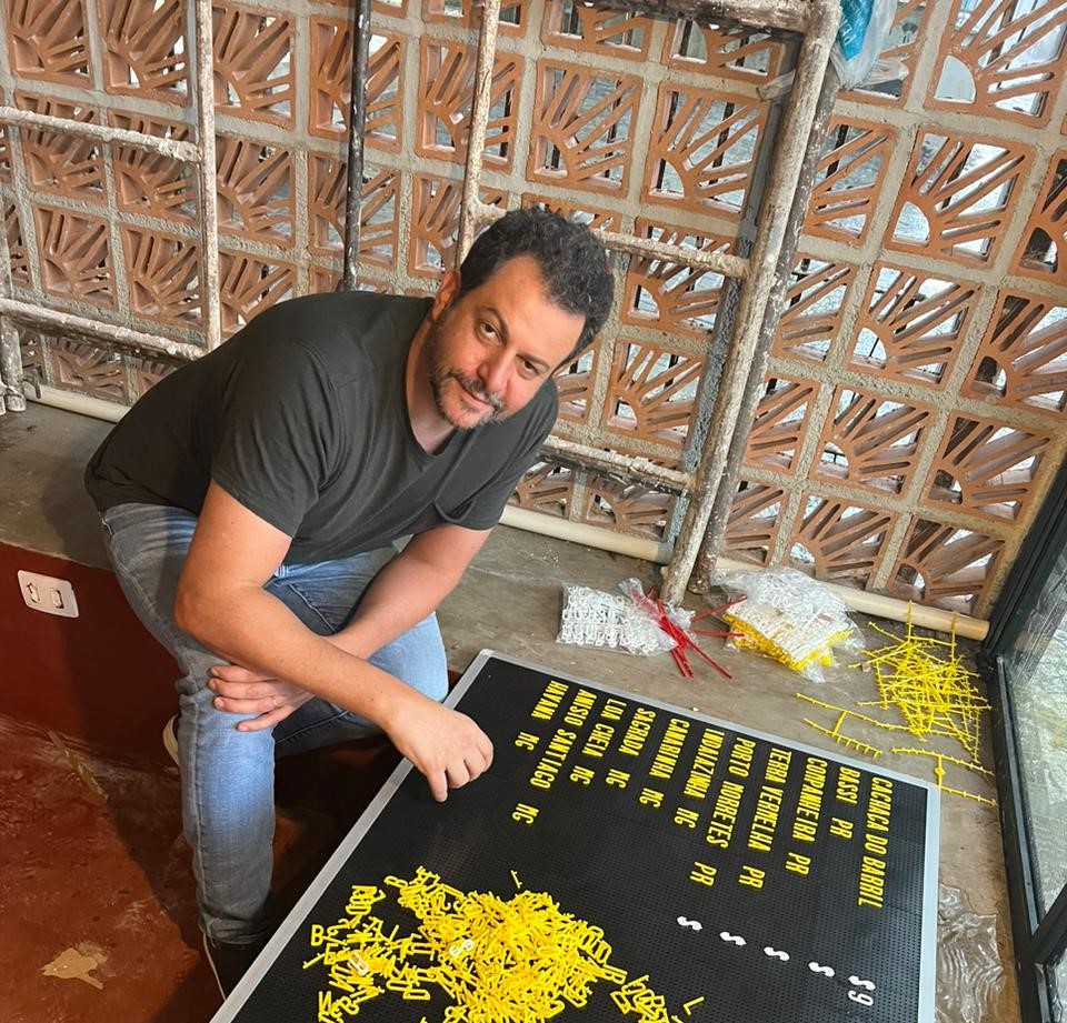 Chef Beto Madalosso inaugurou o Sambiquira Bar em Curitiba.