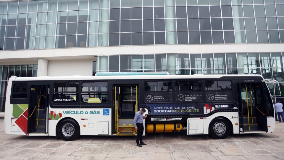 Teste com ônibus movido 100% a gás natural inicia nesta quarta-feira (1º)