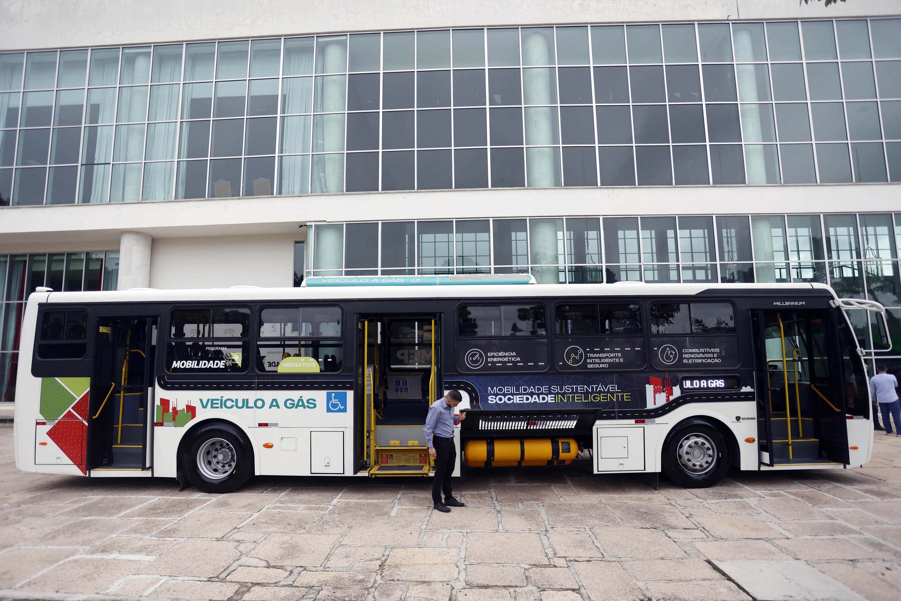 Teste com ônibus movido 100% a gás natural inicia nesta quarta-feira (1º)
