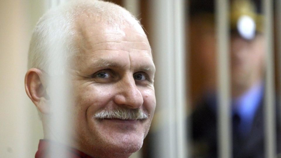O ativista de direitos humanos Ales Bialiatski, um dos vencedores da última edição do Prêmio Nobel da Paz
