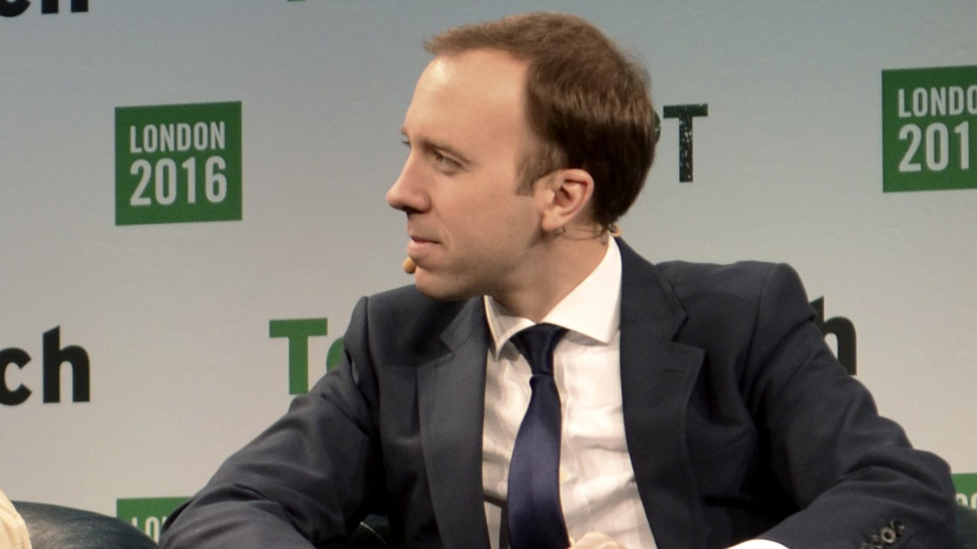 Matt Hancock, que foi secretário da saúde do Reino Unido nos primeiros 18 meses da pandemia, teve 100 mil mensagens de WhatsApp do período vazadas para o jornal The Telegraph. Foto de evento de 2016 em Londres.