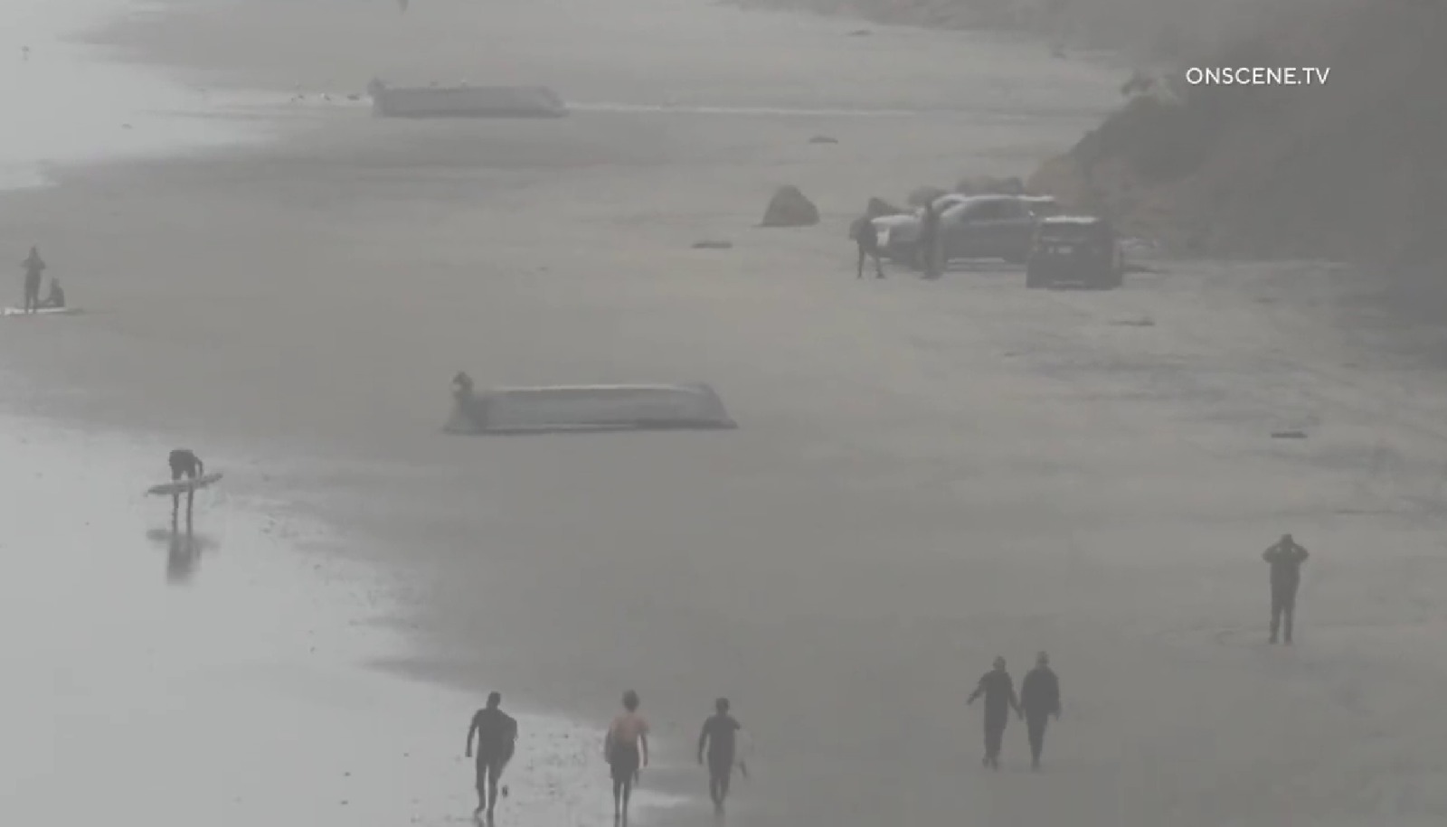 Neblina na costa de Black's Beach dificultou as operações de busca