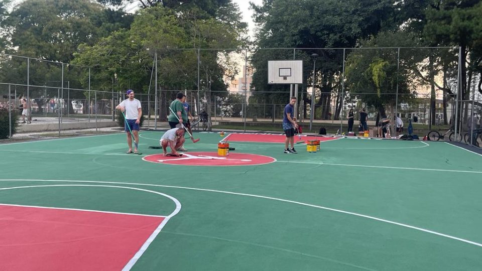 Arena de basquete na Praça Eppinghaus.
