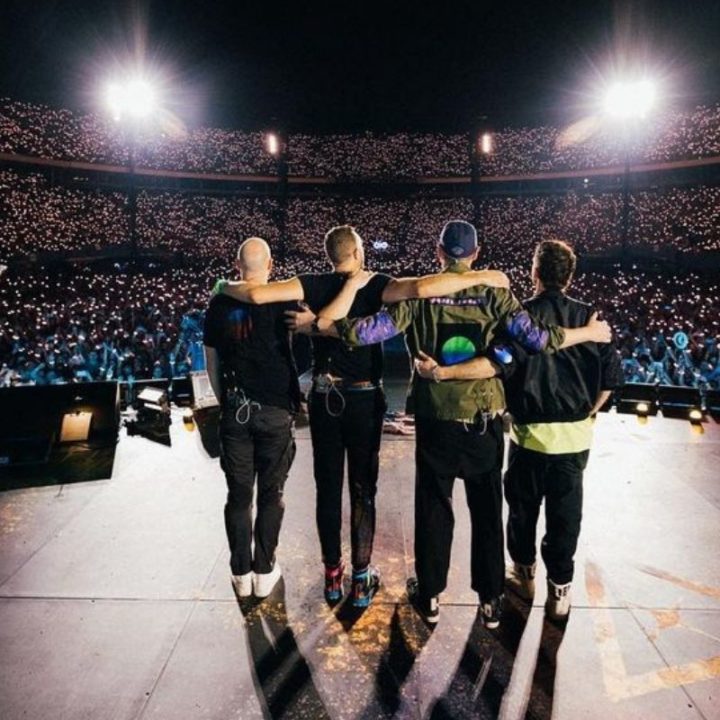 Grandes números e pulseiras furtadas: a passagem do Coldplay pelo país
