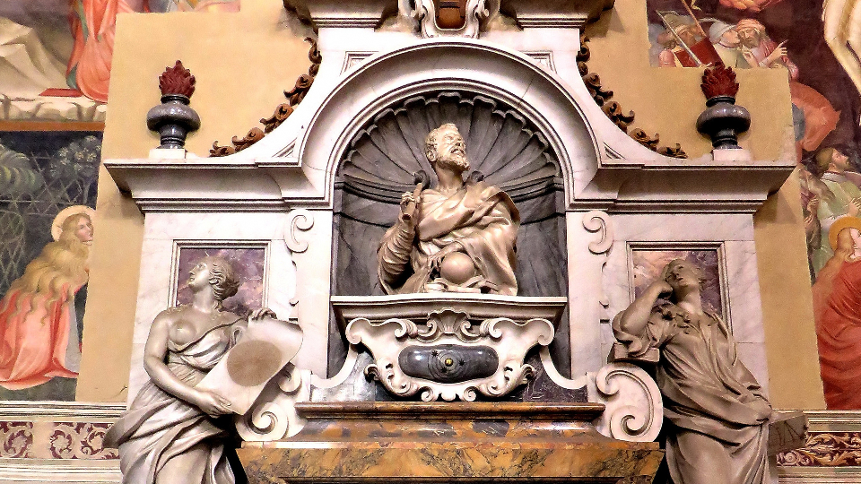 Túmulo de Galileu na Basílica de Santa Cruz, em Florença, na Itália.