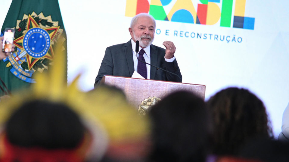 Lula, no relançamento do Mais Médicos: “Os livros de economia estão superados”