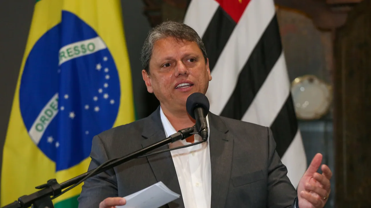 Em 2023, Tarcísio de Freitas (Republicanos) vetou proposta que previa isenção de cinco anos de IPVA para veículos elétricos, híbridos ou movidos a hidrogênio.