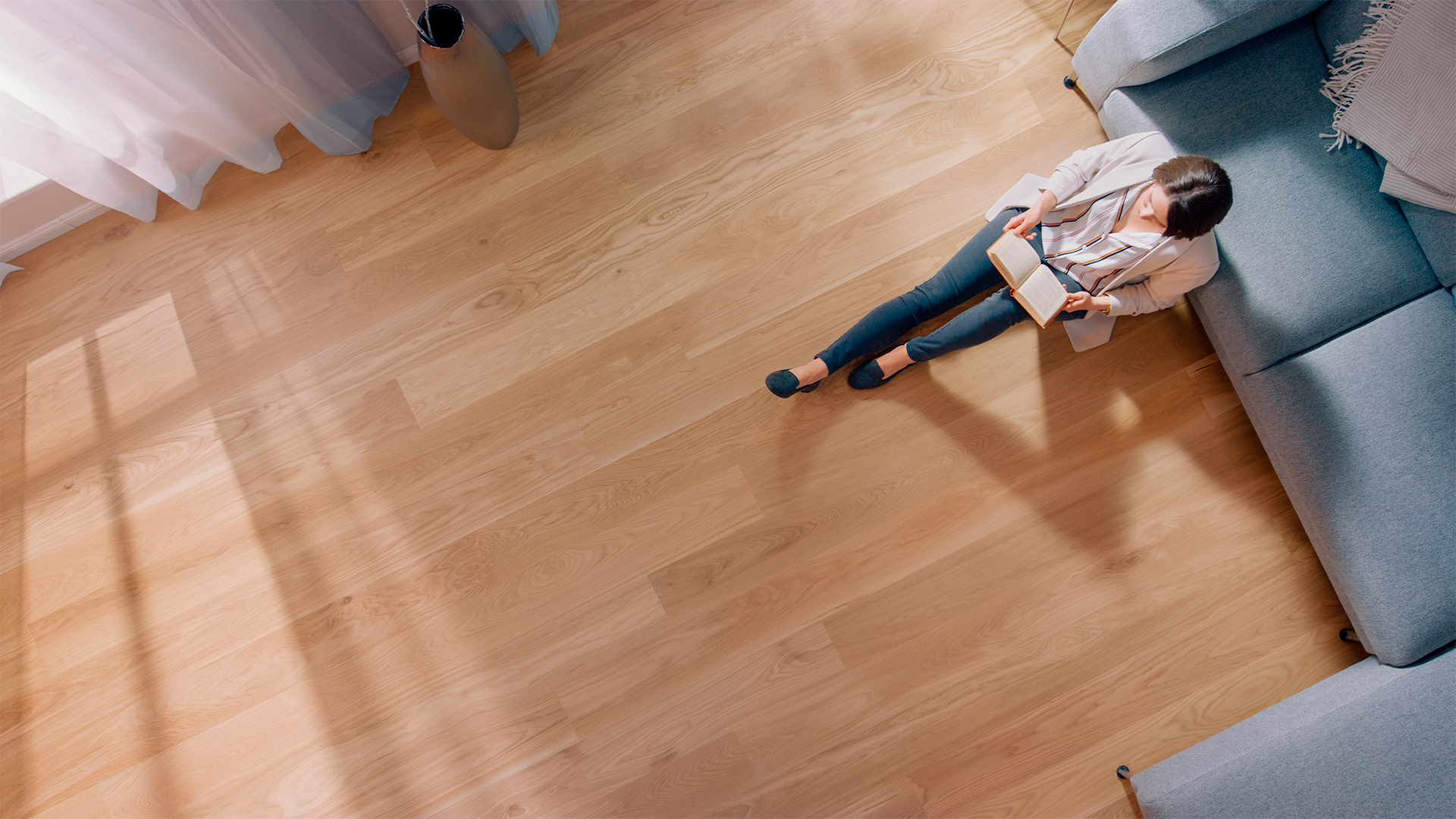 O piso vinílico imita o aspecto de diferentes materiais como a madeira, o cimento queimado, entre outros