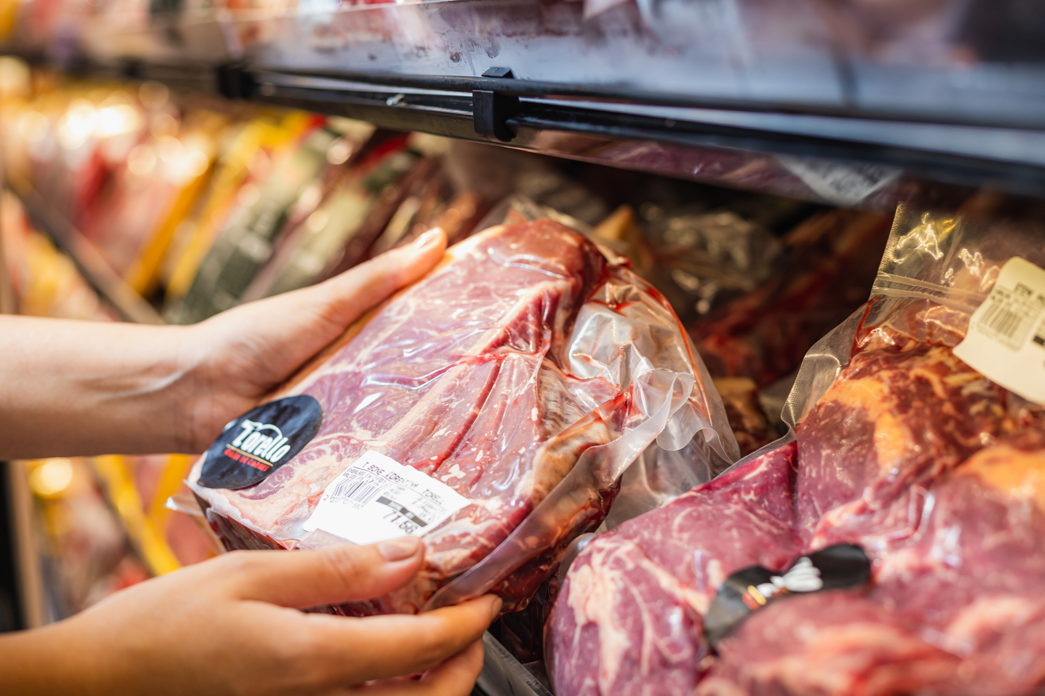 Torello Carnes abriu em 29 de março com mais de 300 cortes de carne de aves, suínos e bovinos