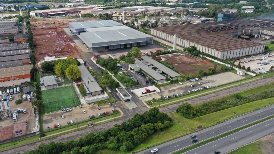 Alemã Horsch inaugura primeira fábrica do Brasil, na Cidade Industrial de Curitiba.