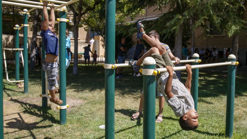 Lockdown e coração, exercícios, jovens e crianças