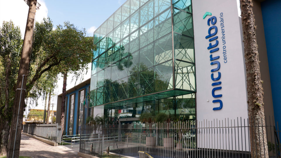 Com 73 anos de história e tradição, o UniCuritiba é uma instituição de referência para os paranaenses por sua formação de excelência reconhecida pelo mercado.