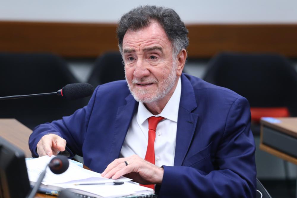 A decisão ocorreu após o PSOL de Minas recorrer à direção nacional contra o acordo com o ex-prefeito de Belo Horizonte.