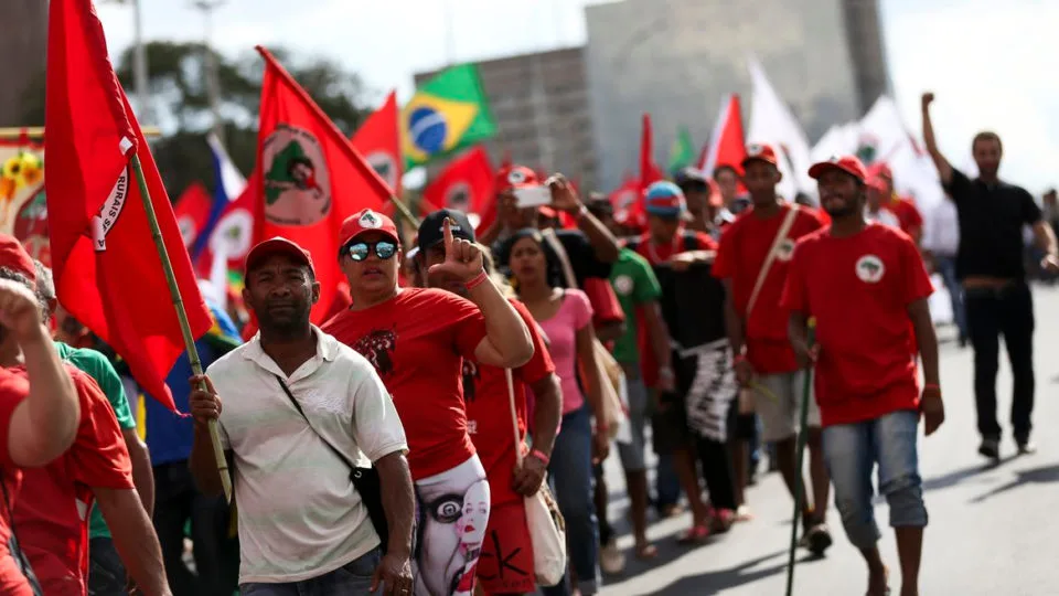 STF mantém decisão de Dino contra lei do Mato Grosso que pune invasores de terra