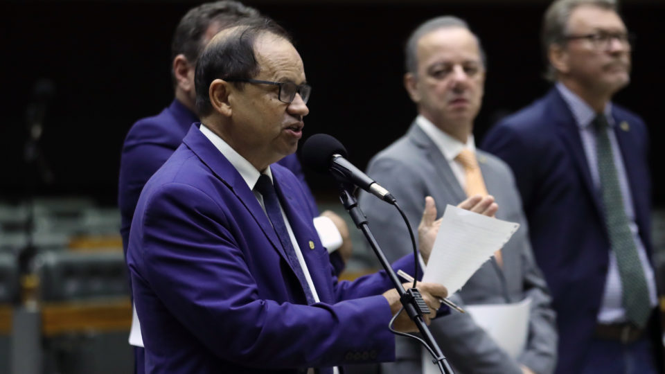 Bancadas evangélica e católica divulgam nota conjunta contra PL das Fake News