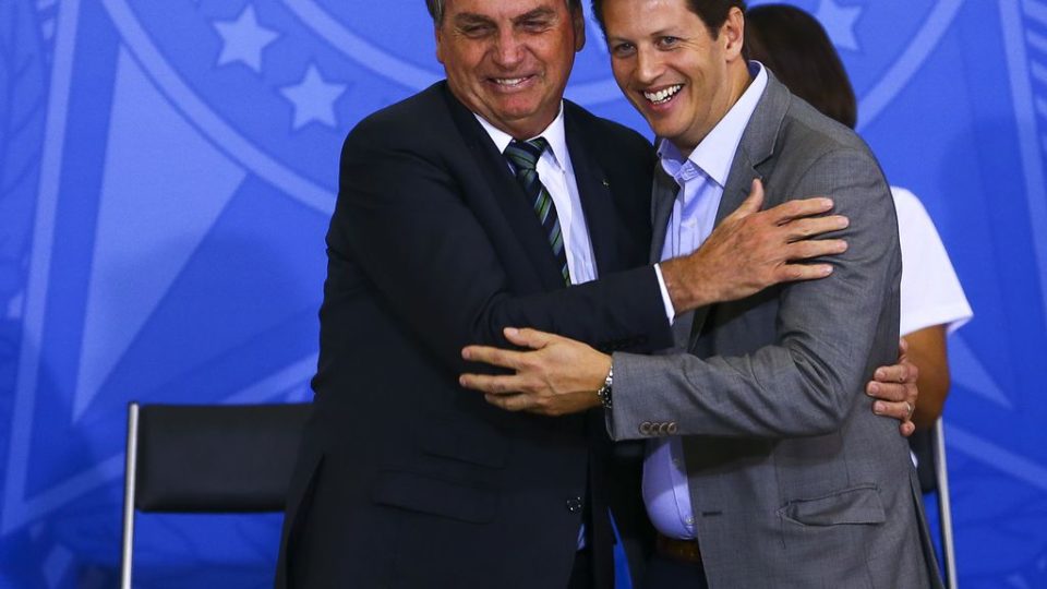 Em São Paulo, Lula e Bolsonaro firmam apoio a seus candidatos