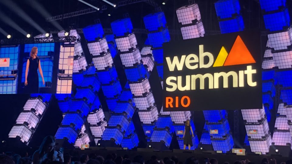 Cassie Kozyrkov, do Google, na sua palestra no Web Summit Rio