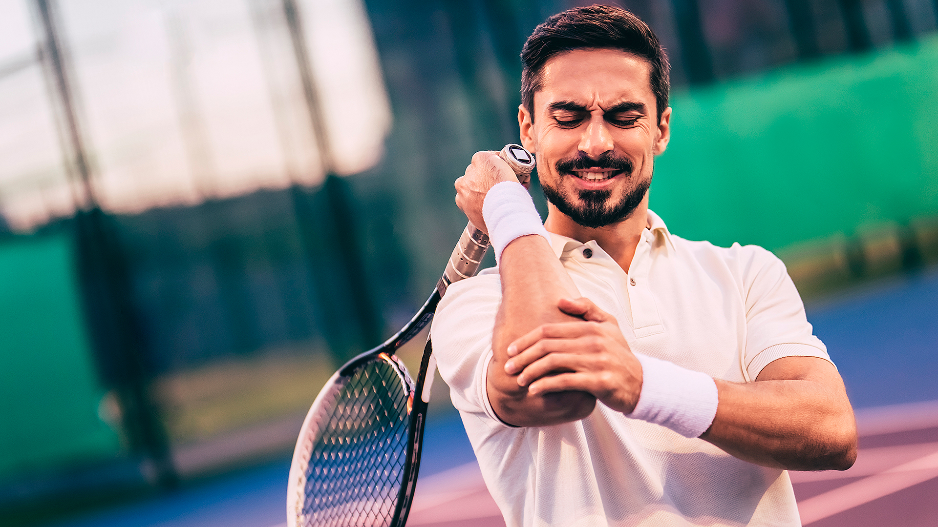 O cotovelo de tenista dificilmente requer intervenção cirúrgica, mas demanda tratamentos conservadores ministrados por ortopedistas