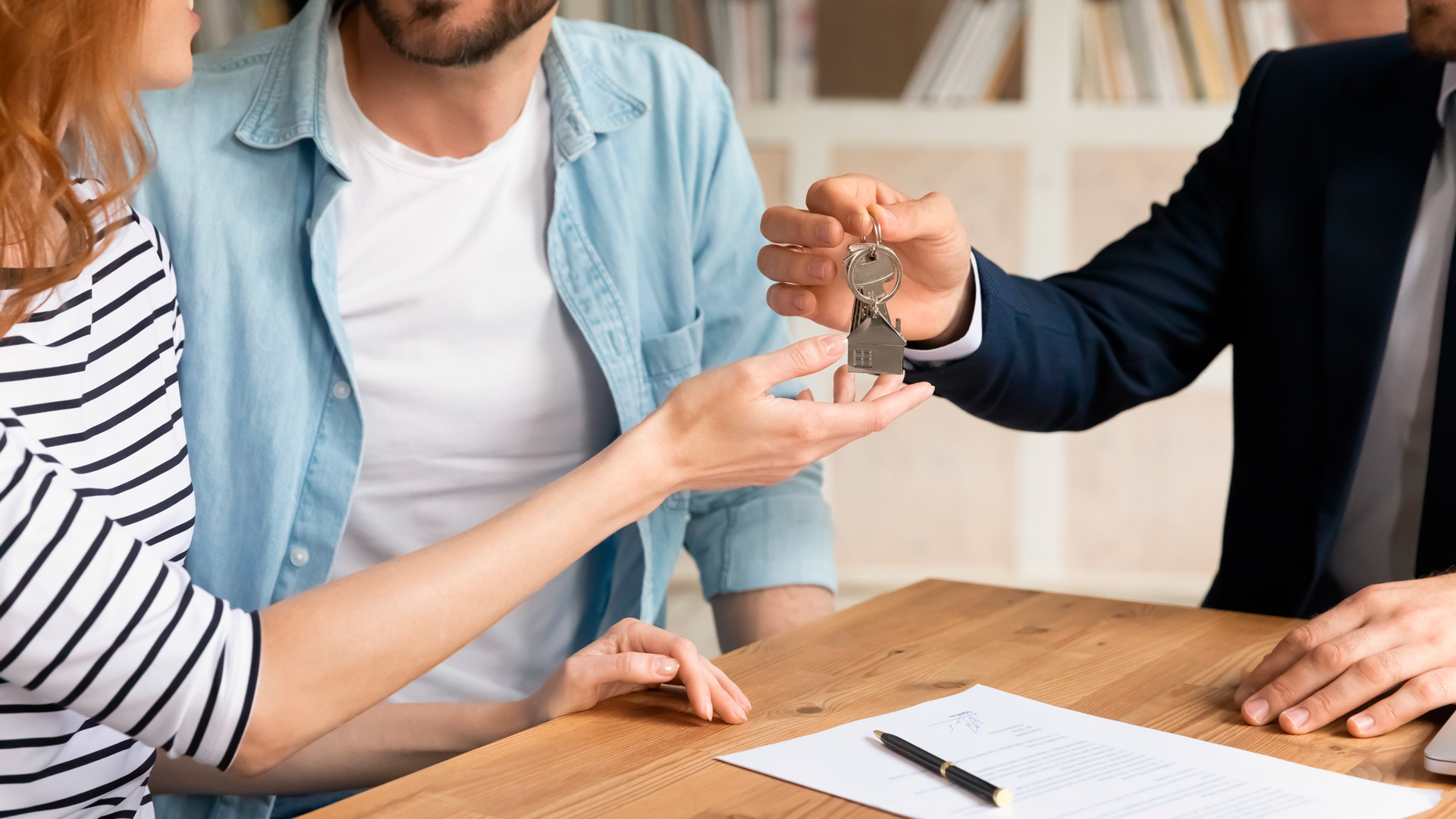 Na hora de adquirir um imóvel, é possível optar por duas modalidades: financiamento e consórcio