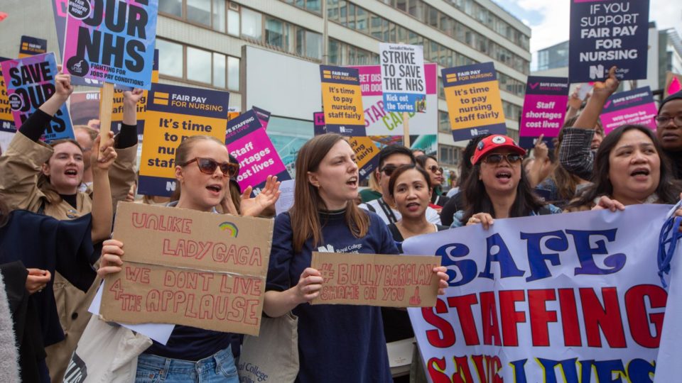protesto-de-trabalhadores-da-saúde-Londres-NHS