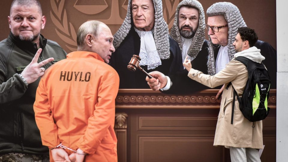 Vladimir-Putin-preso-cartaz-ucrânia